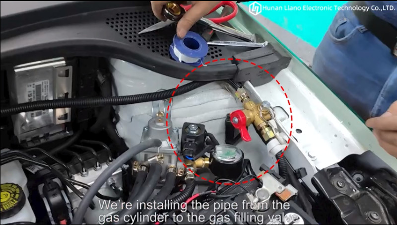 Latest company Cases about 4. Instale el tubo de gas de acero con poco carbono del cilindro de gas a la válvula de alimentación del gas